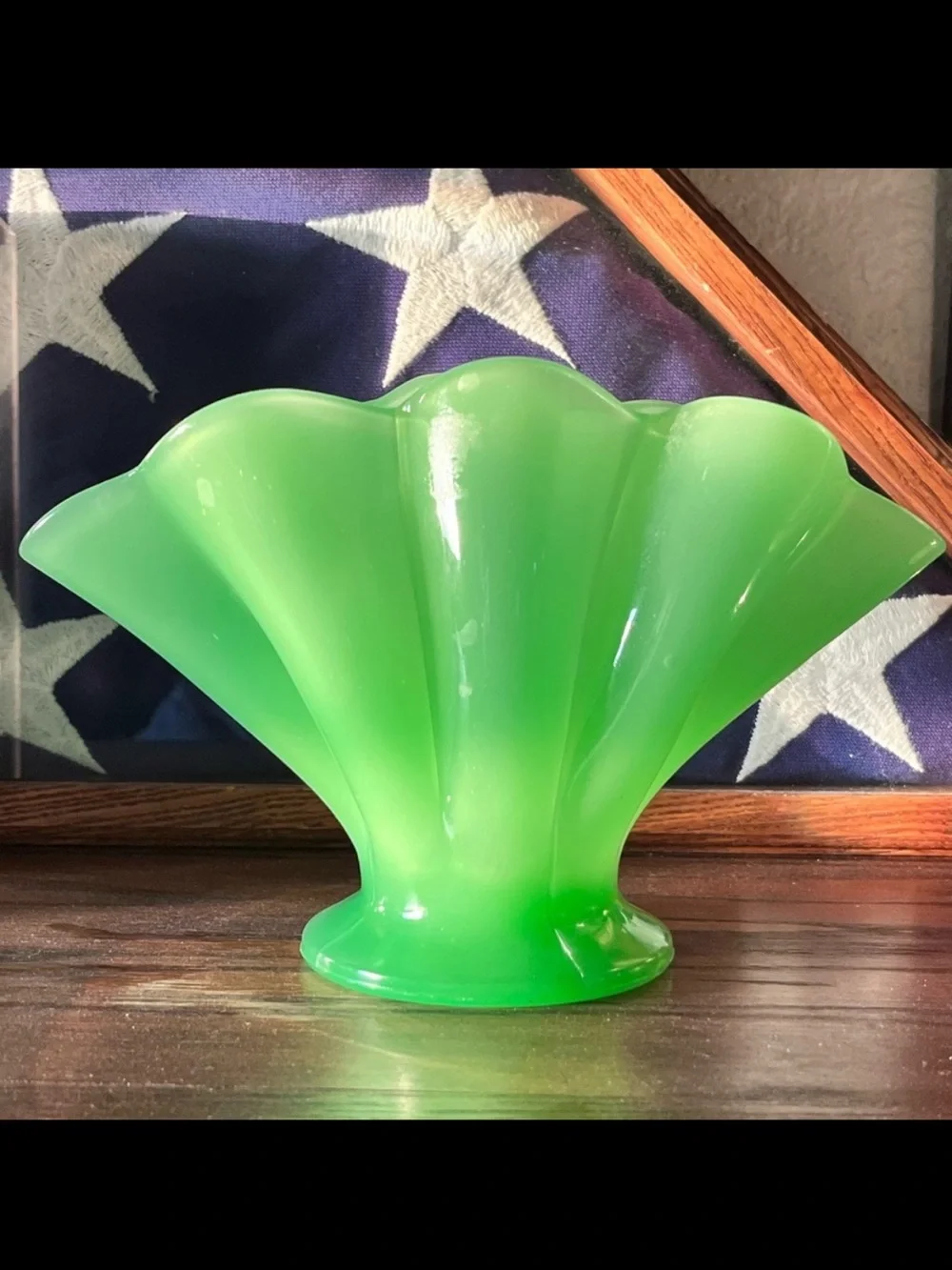 .Vintage FENTON Jade Green Satin Glass Fan Vase Urn Jadeite Style, 90 yrs old